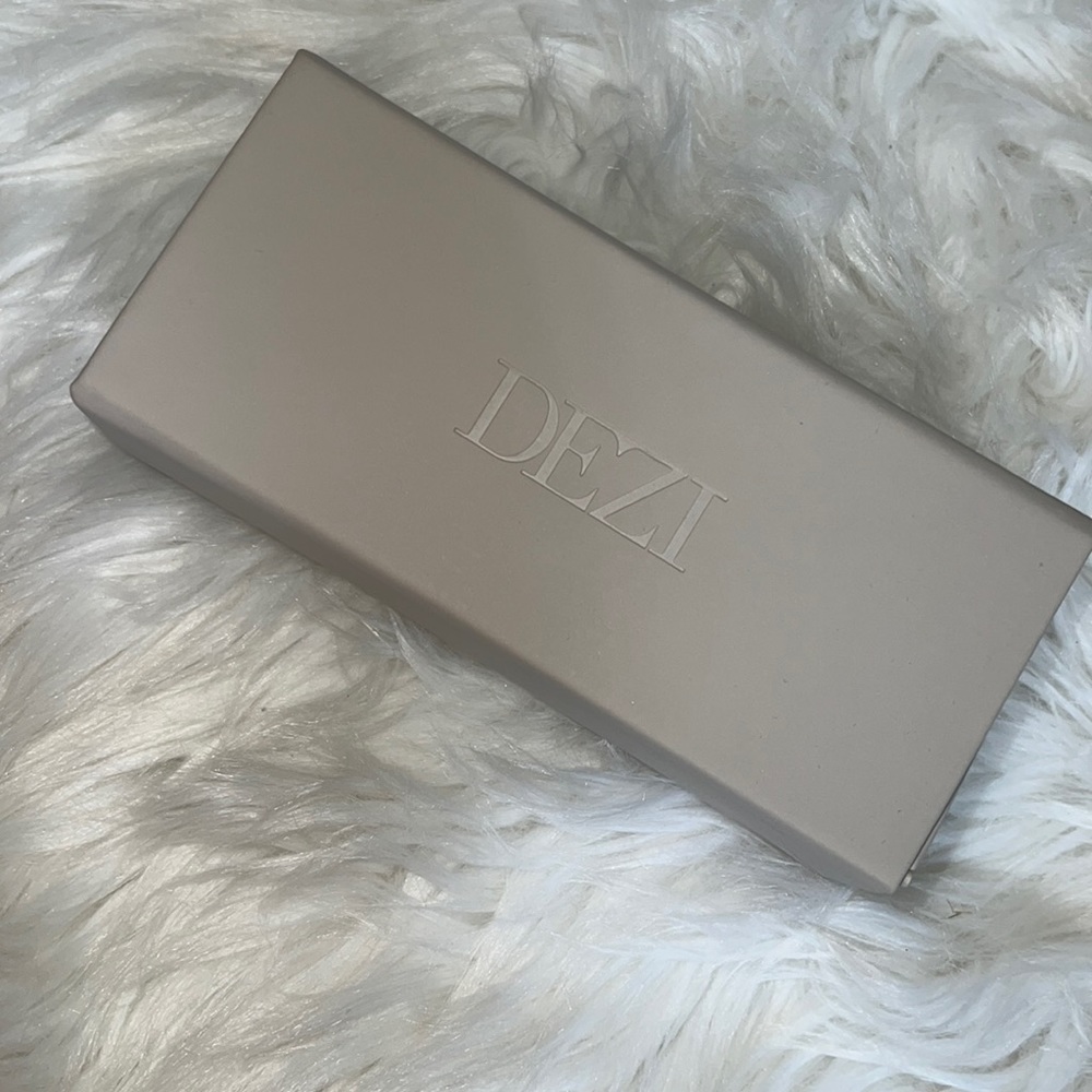Dezi sunglasses "On Read"